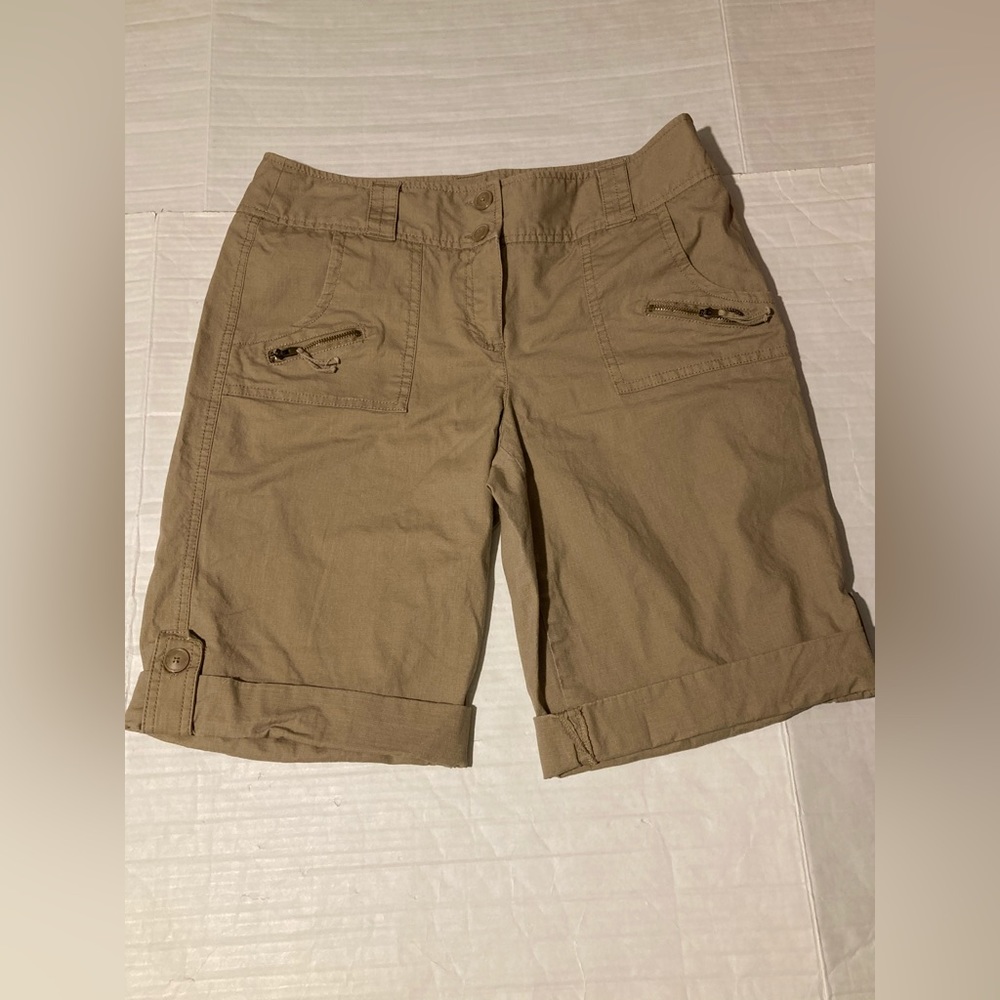Sharagano Studio size 8 tan brown bermuda shorts